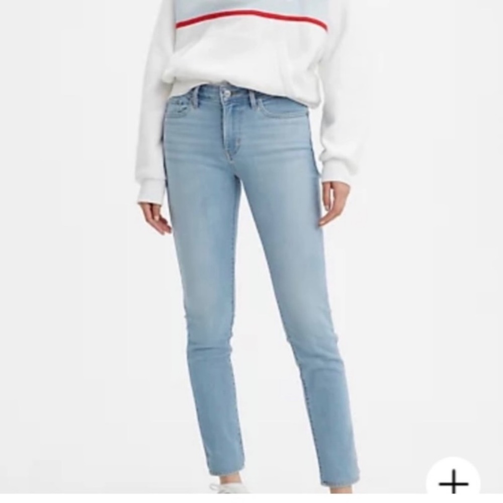 Levi Strauss  711 Light Wash Skinny Jeans Size 30